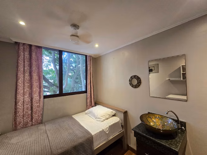 Private and independent room in Casa Rica