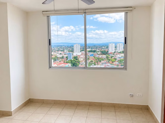 SE VENDE APARTAMENTO PH PARQUE LEFEVRE SKY