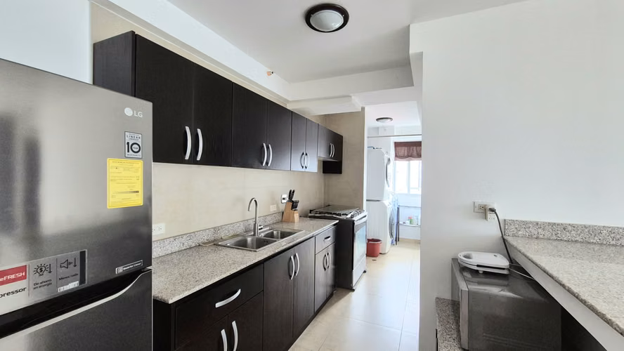 VENDO HERMOSO APTO AMOBLADO CON ENTRADA PEATONAL AL PARQUE OMAR - Imagen 3