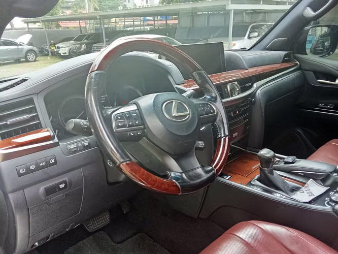 Lexus LX Excelentes condiciones  - Imagen 10