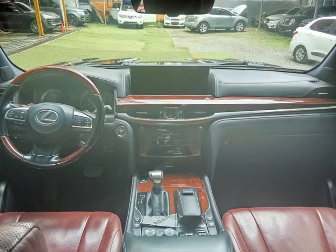 Lexus LX Excelentes condiciones  - Imagen 6
