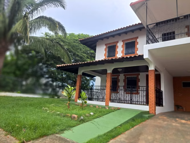 Casa en Alquiler en Betania - Sector El Dorado (700 MT2 terreno)
