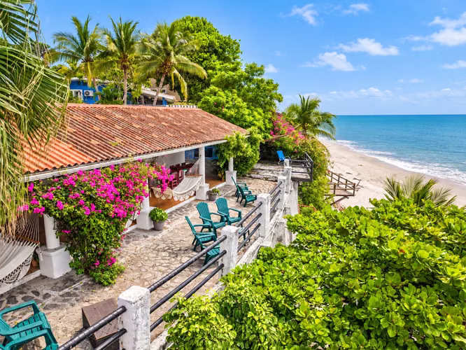 Casa en Venta con Acceso Directo a la Playa en Playa Corona
