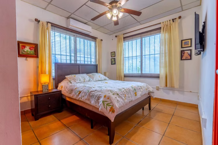Casa en Venta con Acceso Directo a la Playa en Playa Corona - Imagen 8