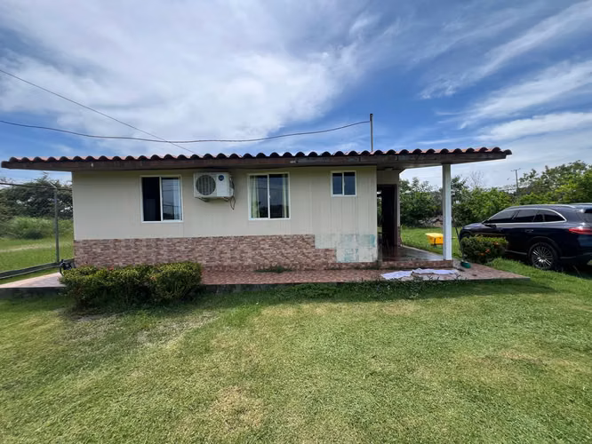 LINDA CASA DENTRO DEL CLUB DE GOLF DE CORONADO