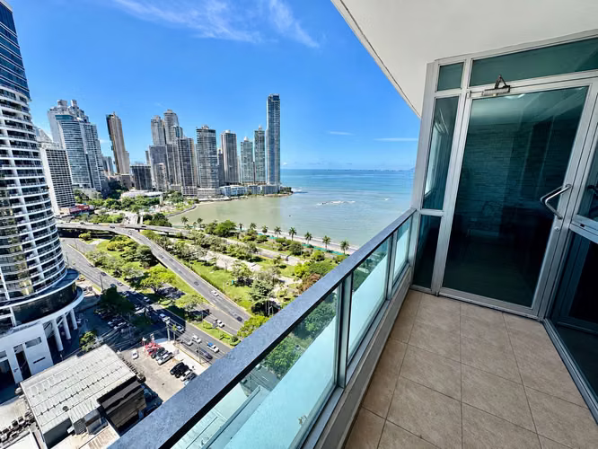 Bayfront Tower · 98 m² · 1 Habitación · Vista a la Bahía