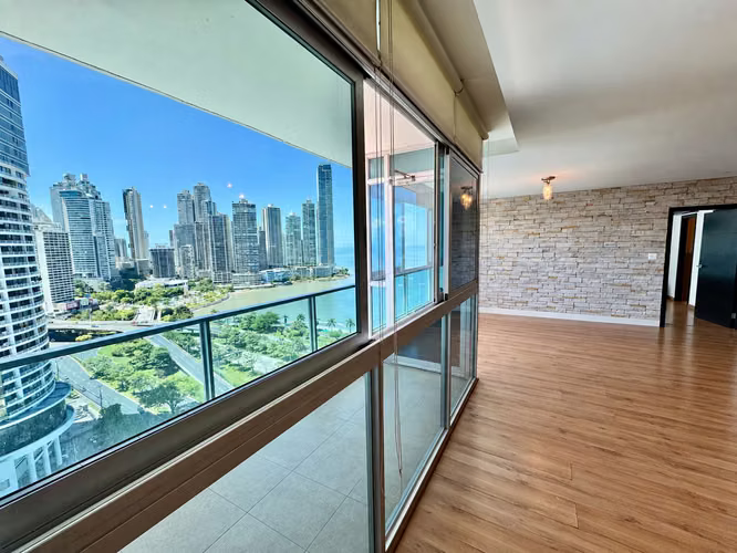 Bayfront Tower · 98 m² · 1 Habitación · Vista a la Bahía