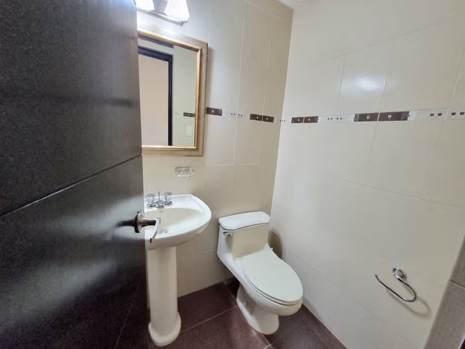 Bayfront Tower · 98 m² · 1 Habitación · Vista a la Bahía
