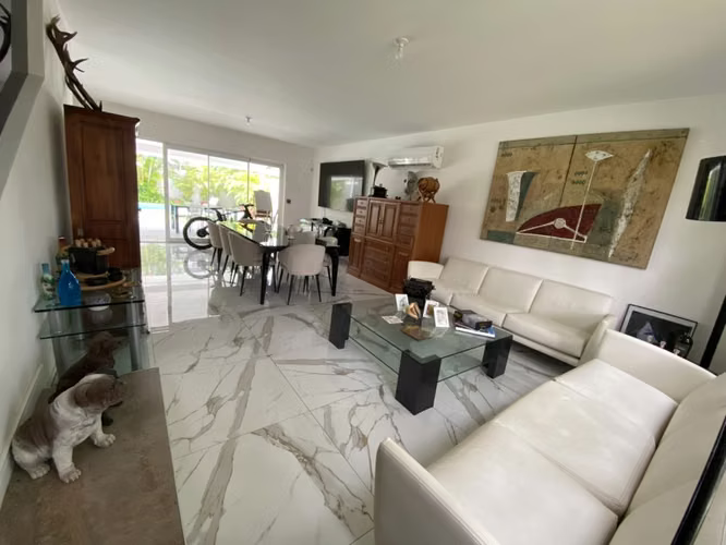 CASA UNIFAMILIAR REFORMADA CON PISCINA PRIVADA