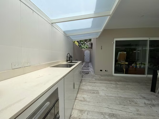 CASA UNIFAMILIAR REFORMADA CON PISCINA PRIVADA