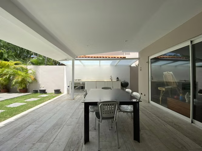 CASA UNIFAMILIAR REFORMADA CON PISCINA PRIVADA