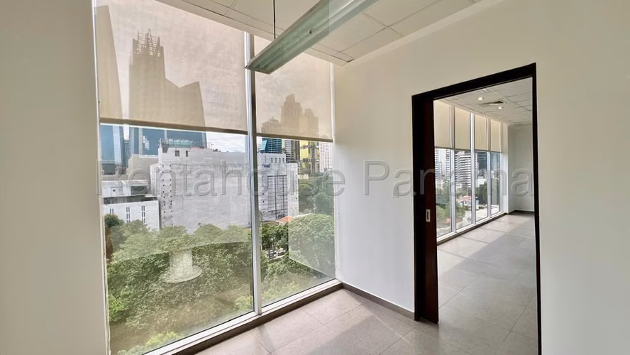 Venta de oficina ubicada en una de las torres empresariales más modernas de Obarrio 27*2377Mfk