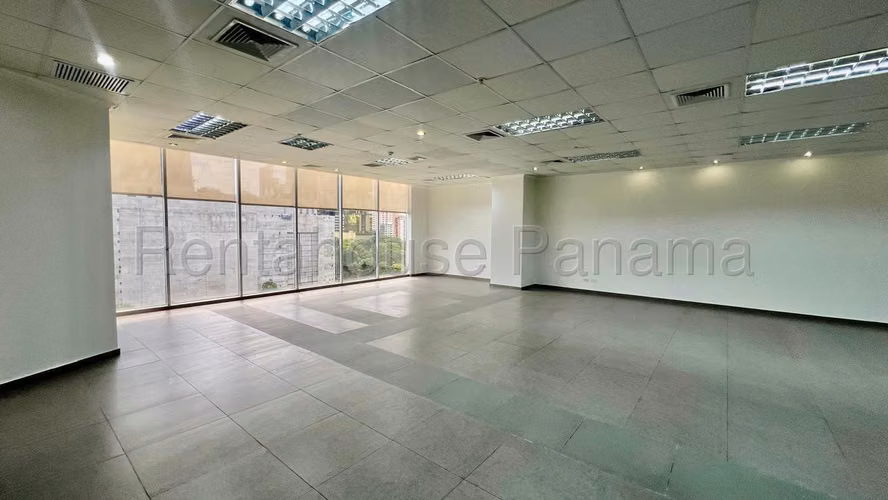 Venta de oficina ubicada en una de las torres empresariales más modernas de Obarrio 27*2377Mfk