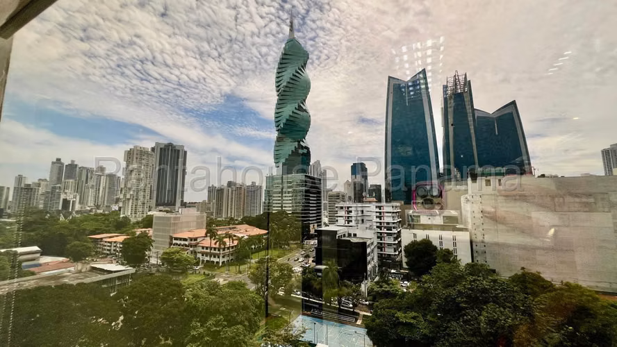 Venta de oficina ubicada en una de las torres empresariales más modernas de Obarrio 27*2377Mfk