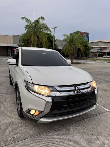 SUV Mitsubishi Outlander 2019