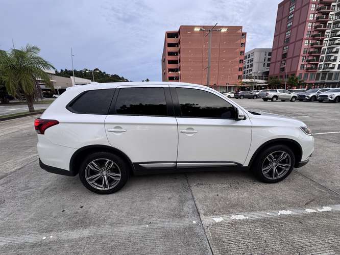 SUV Mitsubishi Outlander 2019