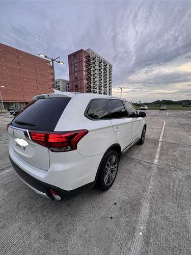 SUV Mitsubishi Outlander 2019