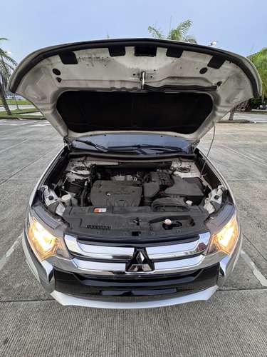 SUV Mitsubishi Outlander 2019