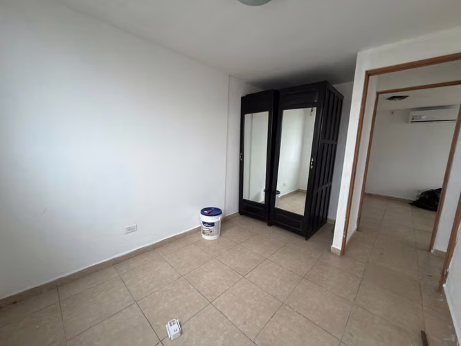 ALQUILO APARTAMENTO EN VIA ESPAÑA, 2 RECAMARAS, SOLO A/C, 80M2.