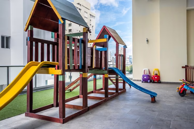 Alquilo apartamento en San Francisco, 2 recamaras, Semi-amoblado, 95m2.