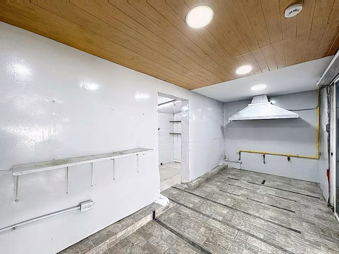 Alquiler de local en San Francisco – Plaza Container - Imagen 11