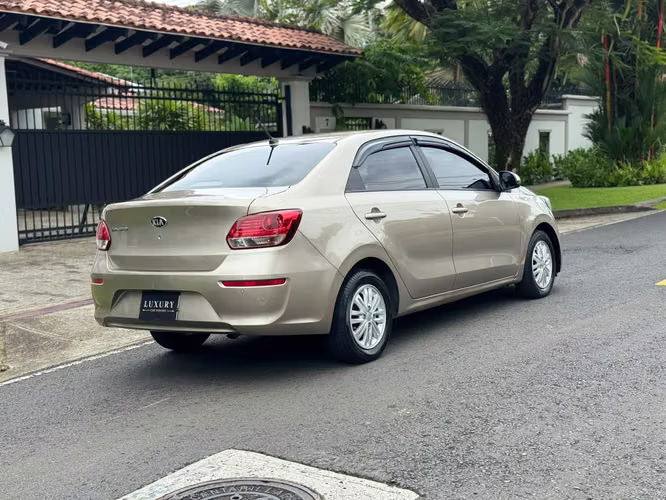 Kia Soluto Año 2022, Automatico - Version Semi Full     - Imagen 5