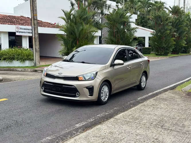 Kia Soluto Año 2022, Automatico - Version Semi Full     - Imagen 2