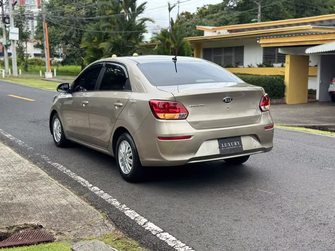 Kia Soluto Año 2022, Automatico - Version Semi Full     - Imagen 7