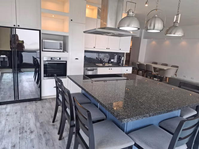 ALQUILO APARTAMENTO EN AVE, BALBOA, AMOBLADO, 2 RECAMARAS, VISTA AL MAR, 140M2.