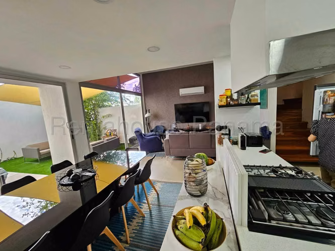 SE ALQUILA CASA EN COSTA SUR MDV27-2375