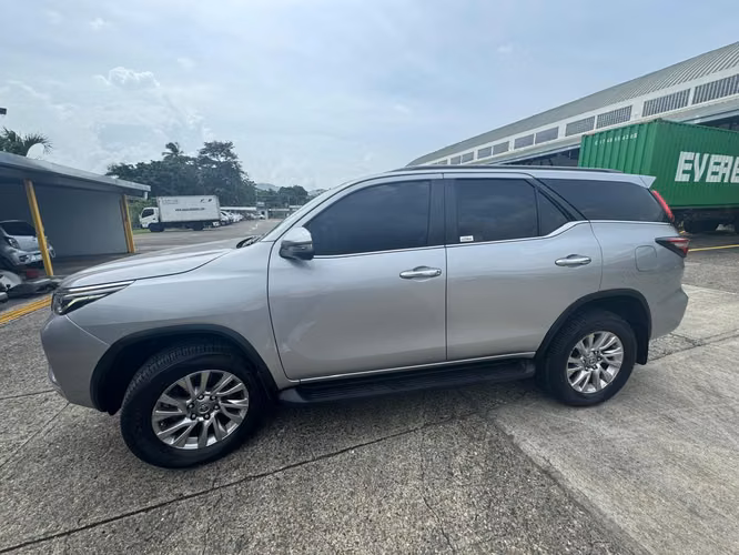 TOYOTA FORTUNER 2022 - Imagen 4