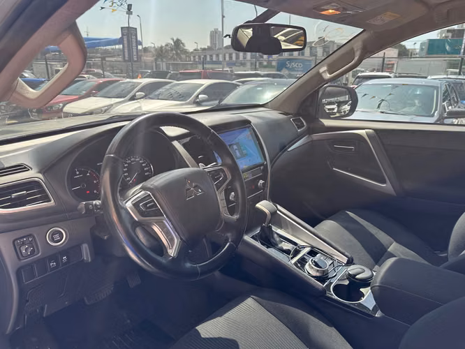 Mitsubishi Montero Sport 2023 - Imagen 8