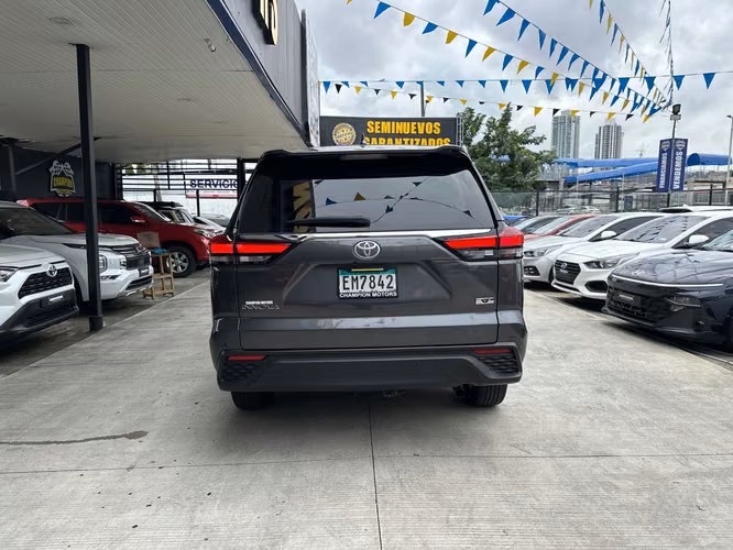 Toyota Innova 2024
