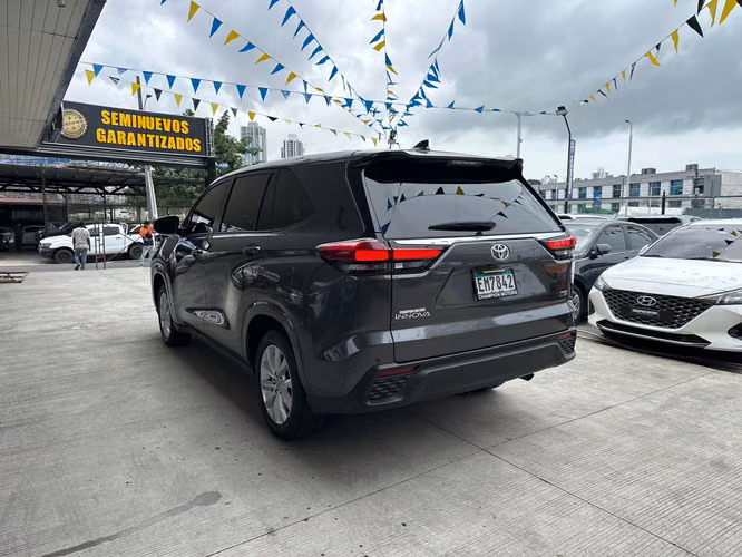 Toyota Innova 2024