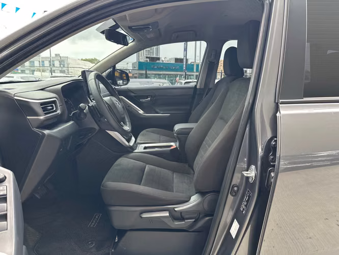 Toyota Innova 2024