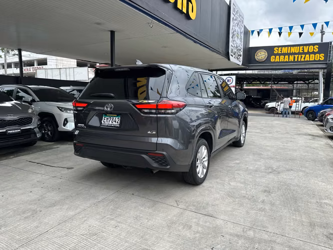 Toyota Innova 2024