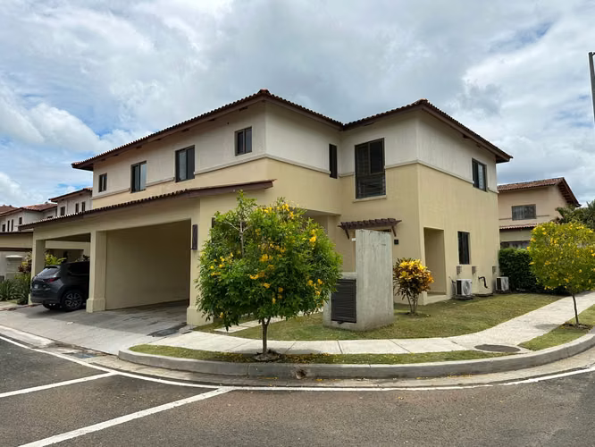 Se Vende Casa en Woodland- Panama Pacifico