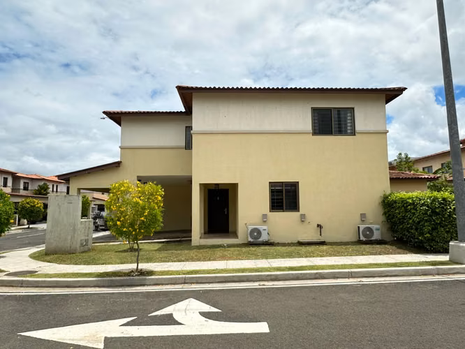 Se Vende Casa en Woodland- Panama Pacifico