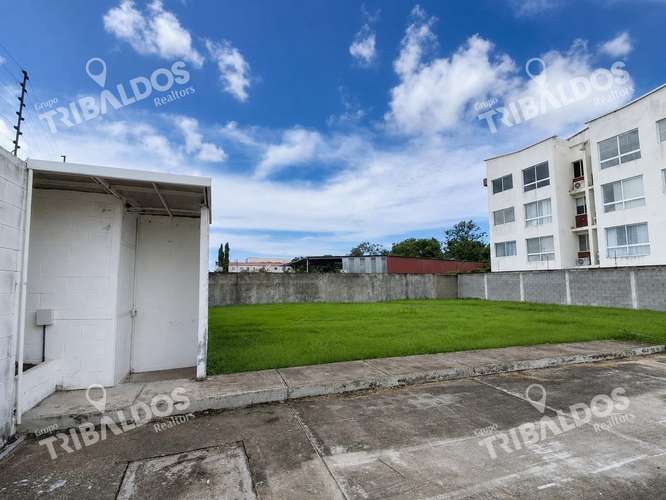 Venta de terreno con anteproyecto en Las Acacias