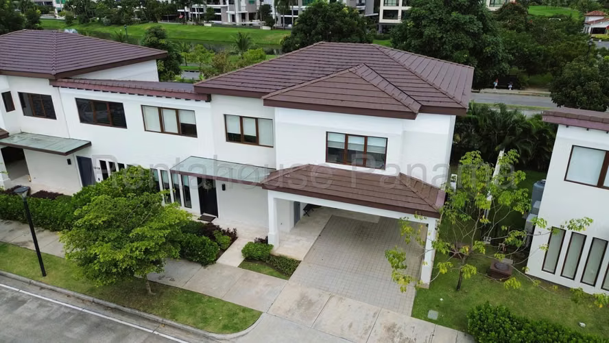 Venta de Casa en Santa Maria 26EPP4770