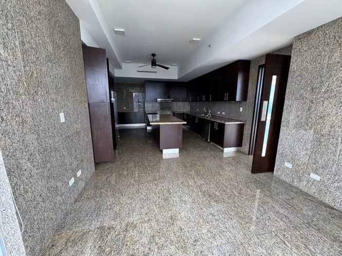 Alquiler de Apartamento, PH The Point