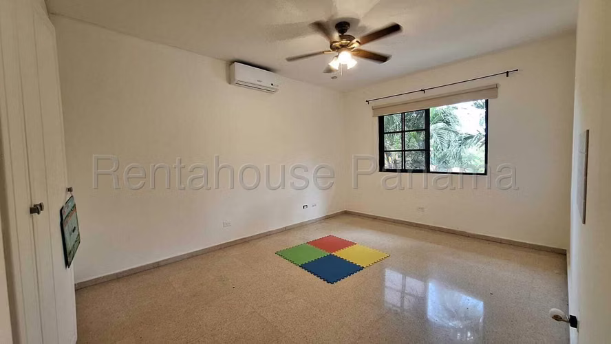 Casa en Alquiler en Costa del Este 425 m² LR