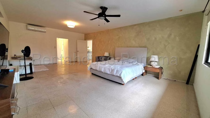 Casa en Alquiler en Costa del Este 425 m² LR