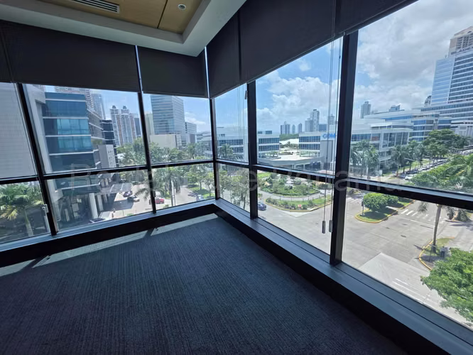 Oficina en Alquiler en Costa del Este 1480 m² LR