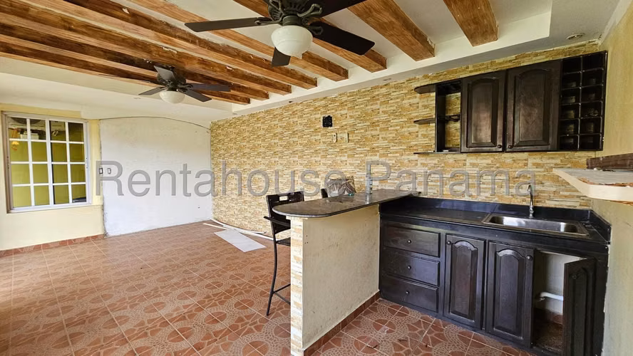Alquilo Casa de 453m2 en Vista Alegre Quintas de Nuevo Arr 27-438SRZ - Imagen 4
