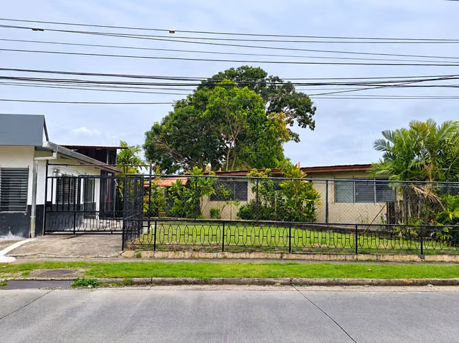 CASA COMERCIAL EN ALQUILER – EXCELENTE UBICACIÓN CERCA DE MOMI DEL DORADO** - Imagen 11