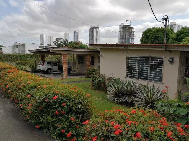 VENTA DE CASA EN ALTOS DEL GOLF - Imagen 2