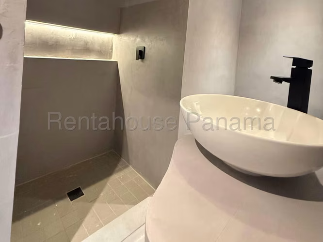 VENTA DE EDIFICIO EN LA CRESTA GM