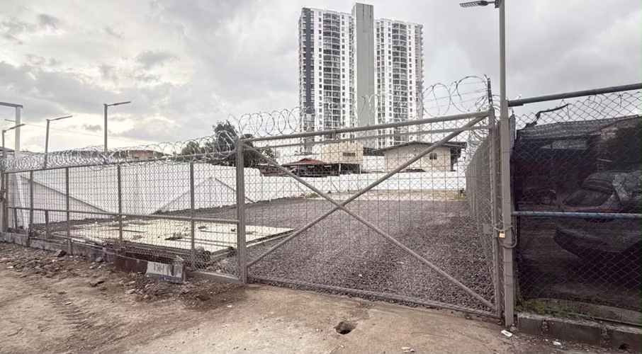 Terreno plano en alquiler ubicado en parque lefevre (AA)