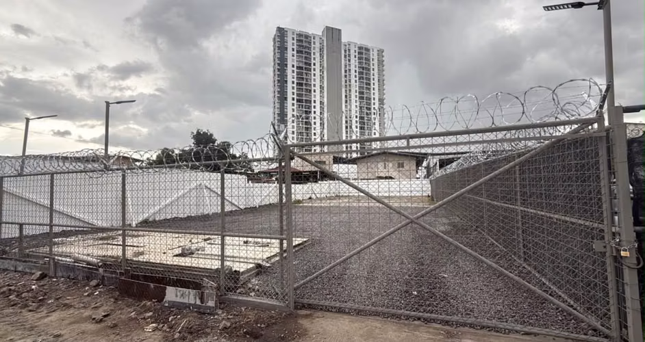 Terreno plano en alquiler ubicado en parque lefevre (AA) - Imagen 2